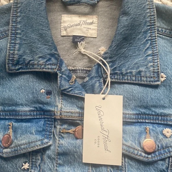denim jacket from Universal Thread. NWT small - Picture 2 of 5